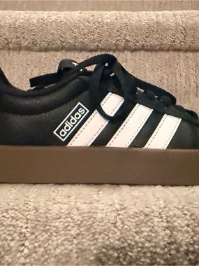 adidas Women Black & White Classic Sneakers